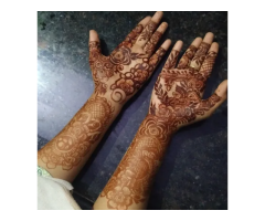 Sumii professional Mahendi artist